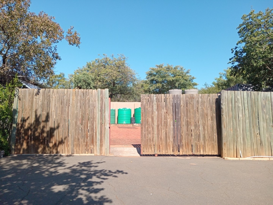 6 Bedroom Property for Sale in Hartbeesfontein North West